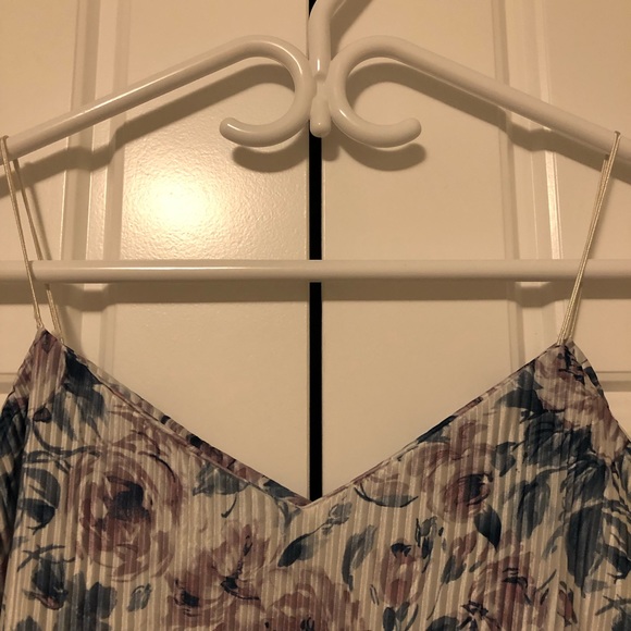 Floral Top 🌸 - Picture 2 of 6